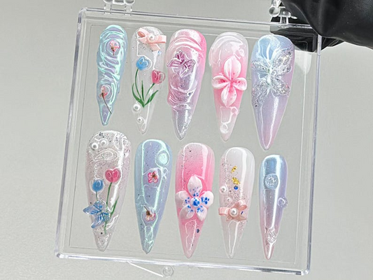 Enchanted Garden ネイルチップ|フラワー and バタフライ 3D ネイルアート|ハンドメイド ネイルチップ|Nail Charms|ネイルチップ|Gift for her|HC462TC