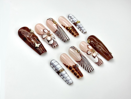 Caramel Elegance ネイルチップ|ブラウン Marble 3D フラワー ネイル|バタフライ Accent & Luxe Stripe Design|秋 ロング Gel ネイル|HB1003EC