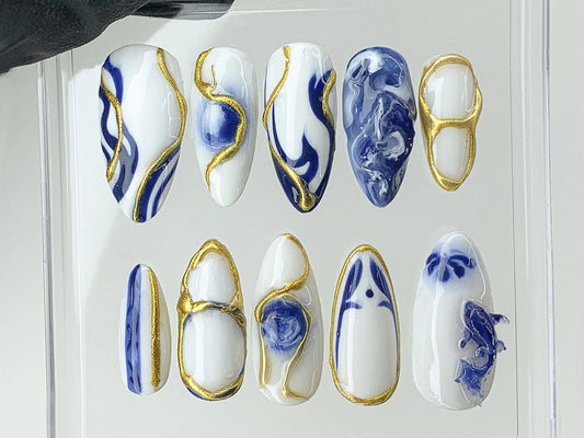和風鯉 Fish Porcelain ネイル|ホワイト & ブルー ネイルチップ|カスタム ハンドメイド Bát Tràng Ceramic ネイルアート from Vietnam|HD480AV