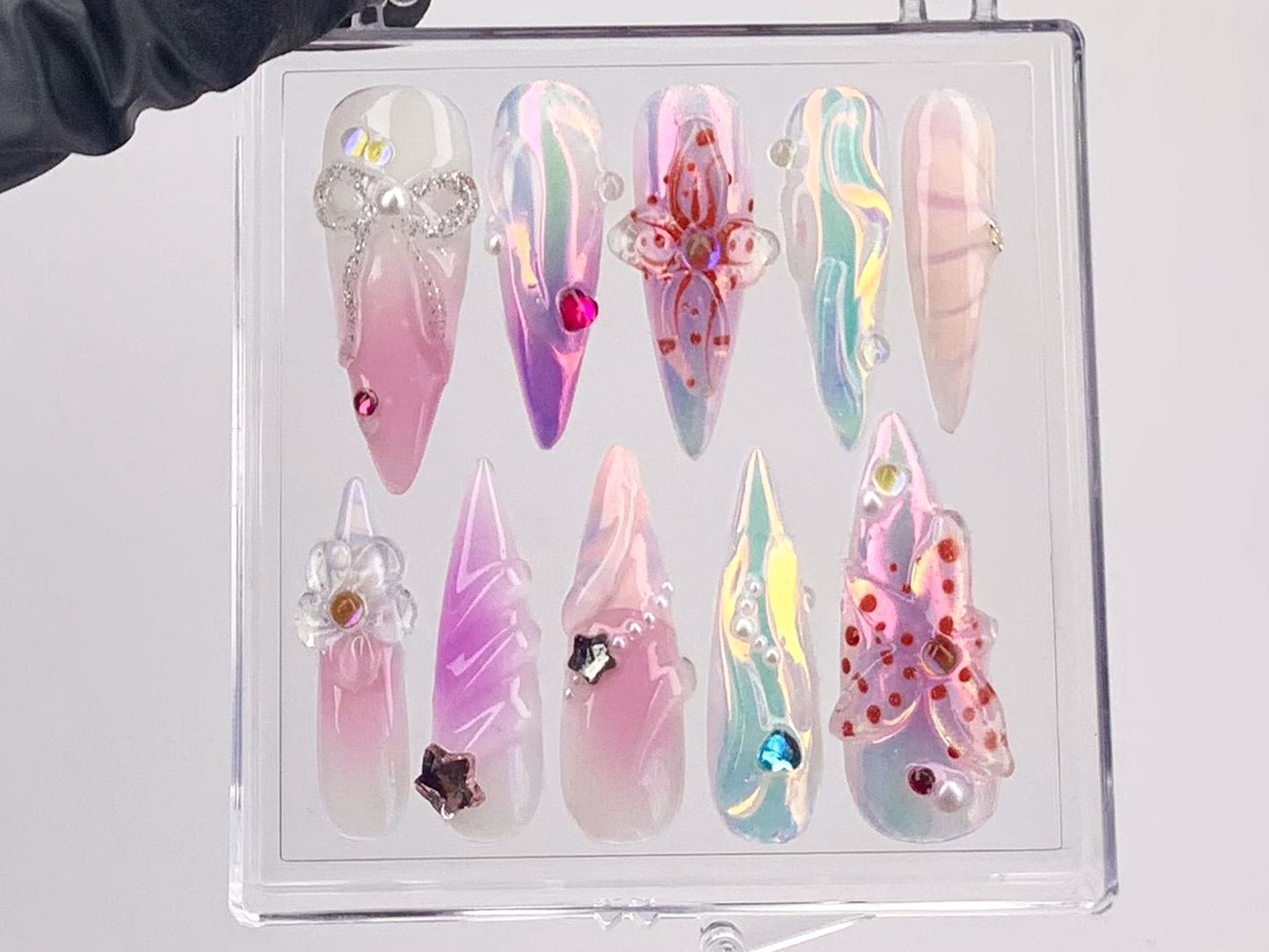 Shimmering 3D ネイルチップ｜クリスタル And フラワー Accents ネイルチップ｜Holographic リボン Design ネイルアート｜パステル ネイルチップ｜HD578Y