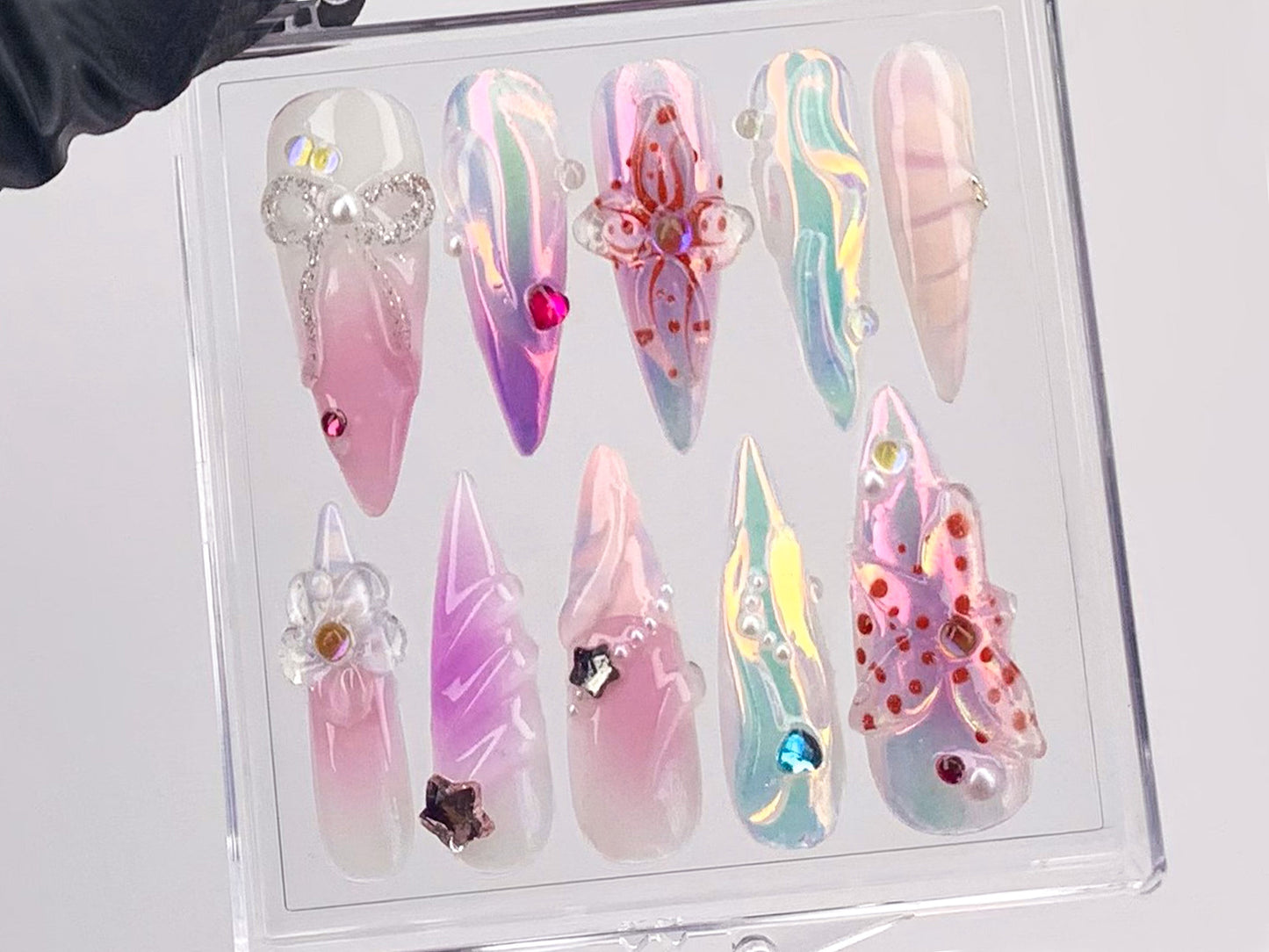 Shimmering 3D ネイルチップ｜クリスタル And フラワー Accents ネイルチップ｜Holographic リボン Design ネイルアート｜パステル ネイルチップ｜HD578Y