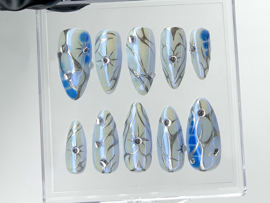 上品 ブルー Marble ネイルチップ｜手描き 3D シルバー Patterns And クリスタルs ネイルチップ｜ラインストーン ネイル｜Y2K ネイルアート｜HC557YL