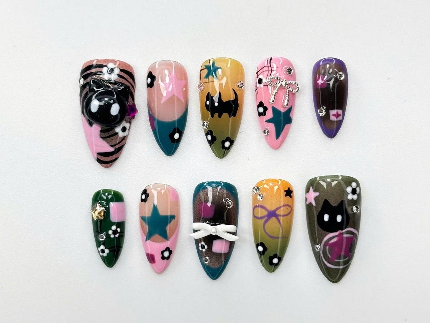Goth Kawaii ネイルチップ｜ハンドメイド ブラック キャット & スター ネイルアート｜ロング スティレット グルー On ネイル｜Alternative Aesthetic Gift for Her｜JB913DC