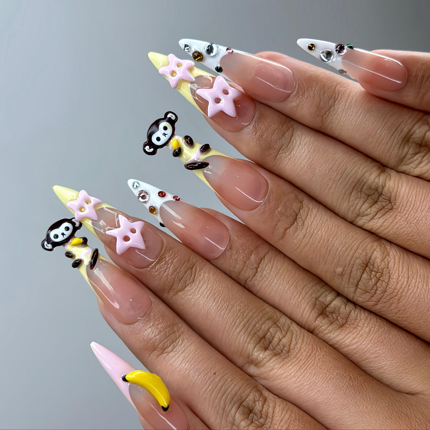 3D Monkey Banana ネイルチップ｜かわいい ピンク スター & Fruit ネイルチップ｜Kawaii ハンドメイド ネイルアート｜Playful かわいい ネイル｜Cartoon ネイル｜HB255YC