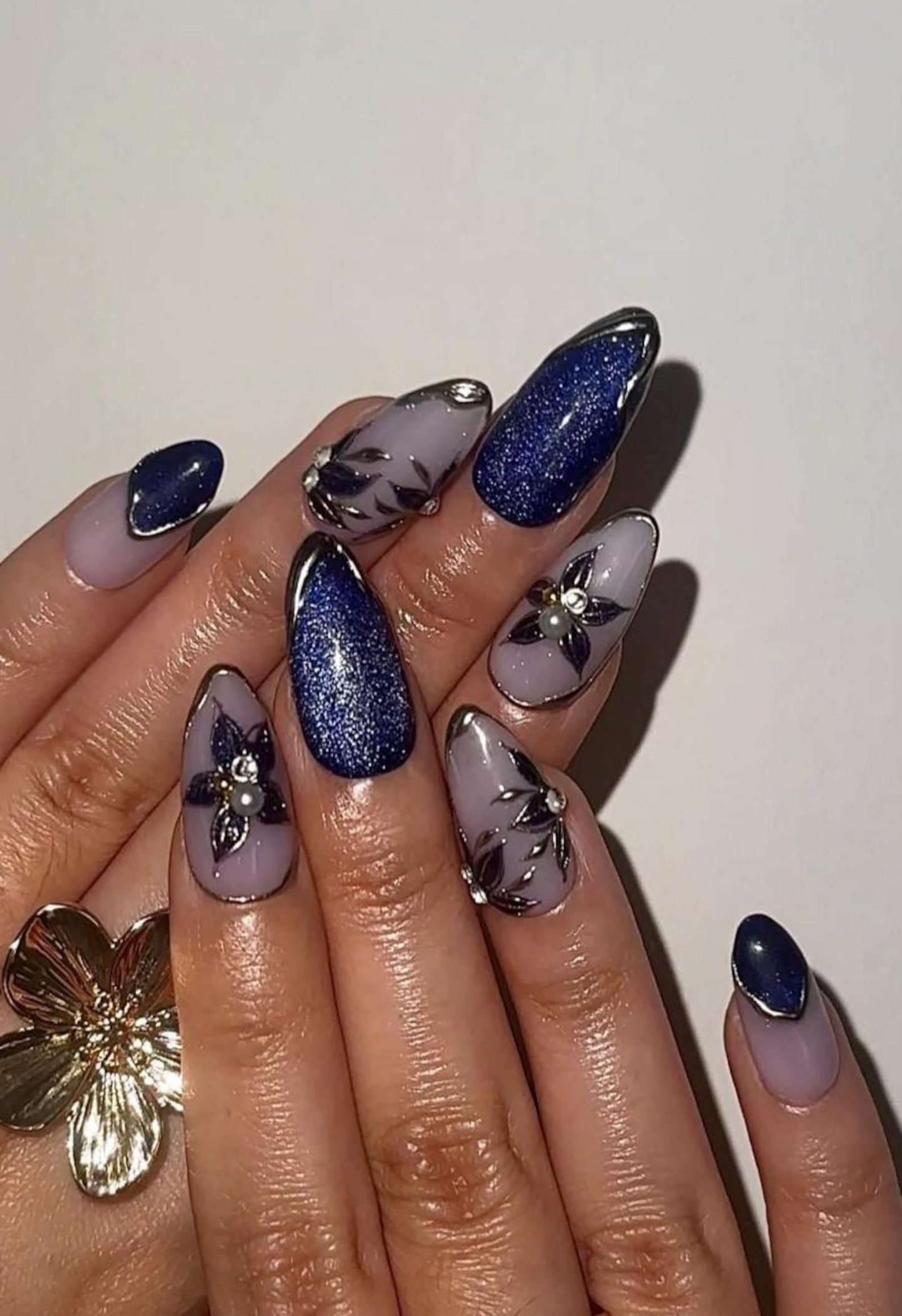 ブルー Sapphire フラワー ネイルチップ for Night Party｜Dark ブルー グリッター ネイル｜上品 クリスタル ネイルチップ｜Sophistiキャットed ネイル｜DB1010HC