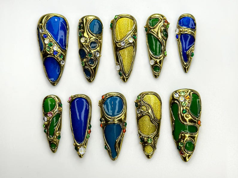 上品 ビジュー ネイルチップ｜ブルー, グリーン & Amber Enamel Stones Detail｜Jewel・Encrusted ネイルセット｜ゴールド Jewel ネイルアート｜JB790HC