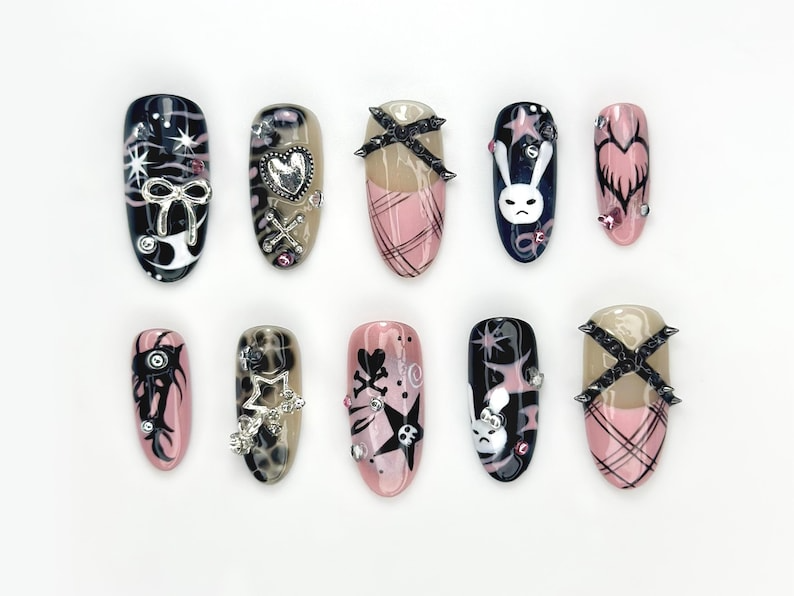 ゴシック バニー & パンク ハート ネイルチップ｜Y2K Alternative ネイルアート｜ピンク チェック, スター And Skulls｜かわいい バニー ゴシック Vibes｜HB1046EP