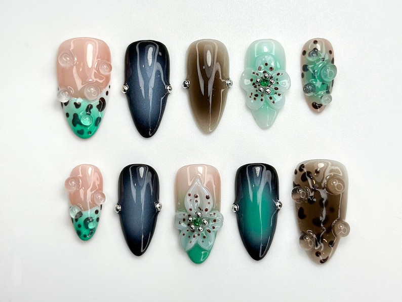 Mystic Leopard Bloom ネイルチップ｜グリーン Smoke & グラデーション ネイルアート｜3Dフラワー ネイル｜ハンドメイド Moody Nail｜Edgy Leopard Sesign｜JC783H
