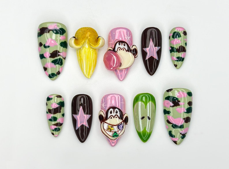 Camo Monkey Fun ネイルチップ｜Cartoon Camouflage ネイル｜Banana & Monkey Nail Design｜ピンク グリーン スター ネイルチップ｜Funky ネイル｜JC963HC