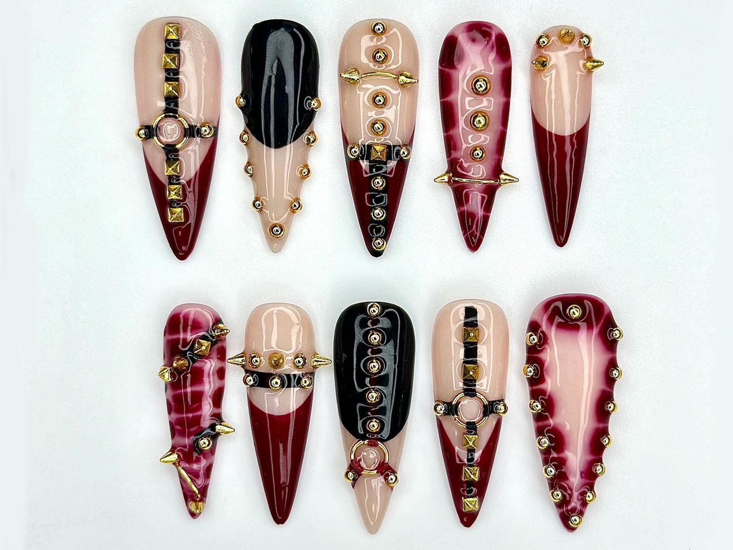 ハンドメイド ゴシック ネイルチップ｜Spiked, Studded レッド & ブラック ネイル｜パンク Statement ネイルアート｜JC968EP