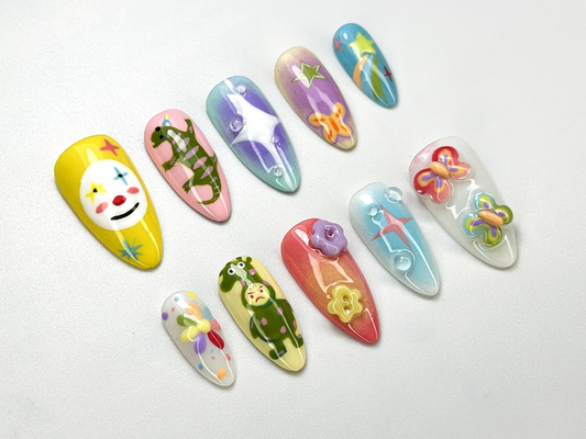 遊び心のある クラウン ネイルチップ｜手描き Fantasy ネイルアート｜華やか & Bright ネイルセット｜Circus クラウン ネイル｜Funky Festival Nail｜JC697HK