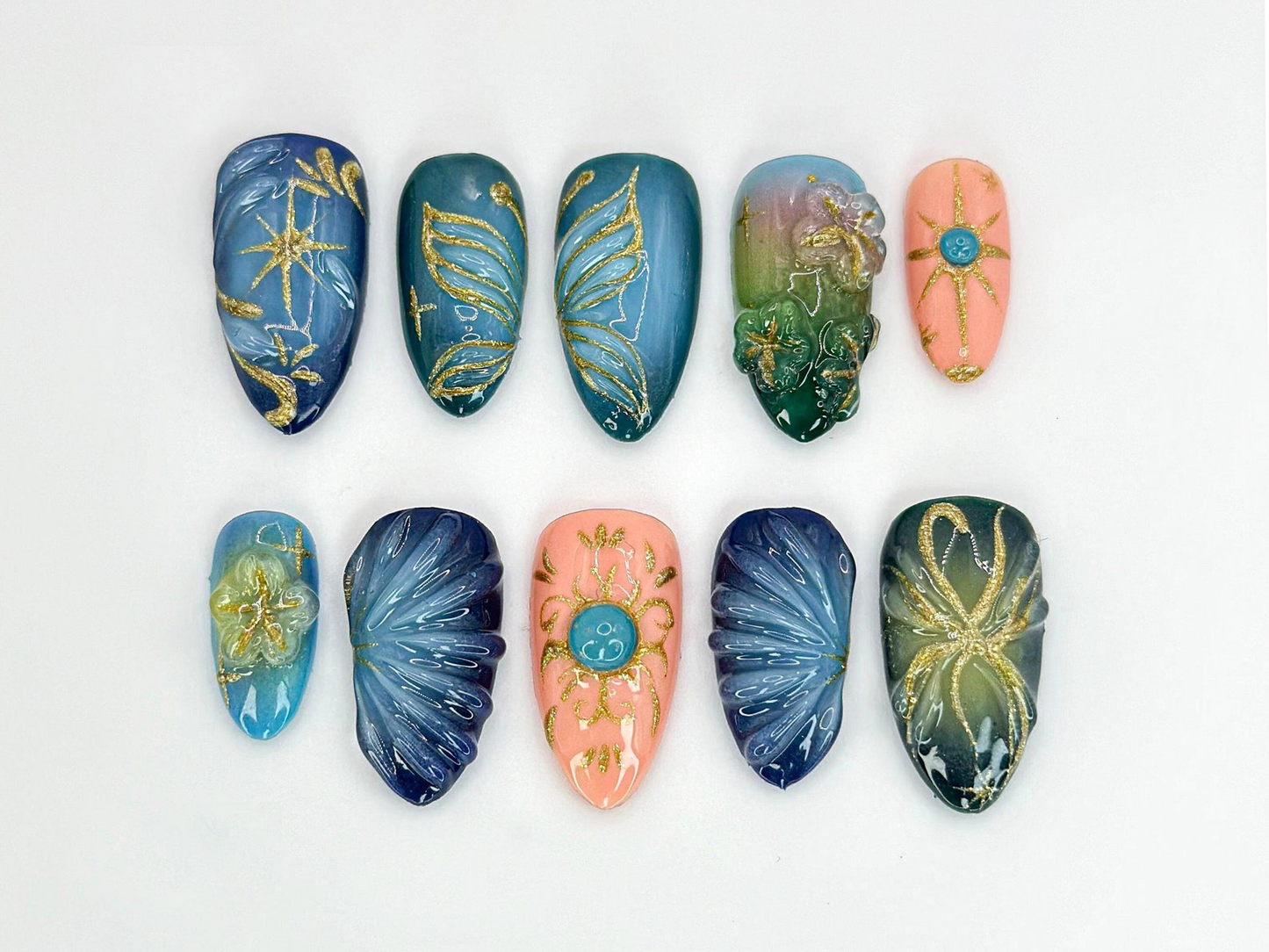 上品 洗練された バタフライ ネイルチップ｜Celestial Nail with ゴールド and ブルー Accents｜ブルー and ゴールド バタフライ ネイルアート with 3D Details｜JC642HK