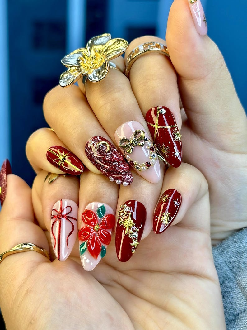 フラワー クリスマス ネイルチップ｜レッド Gift リボン ネイル｜上品 冬 ネイルアート｜レッド ゴールド ホリデー ネイルセット｜JB213EK