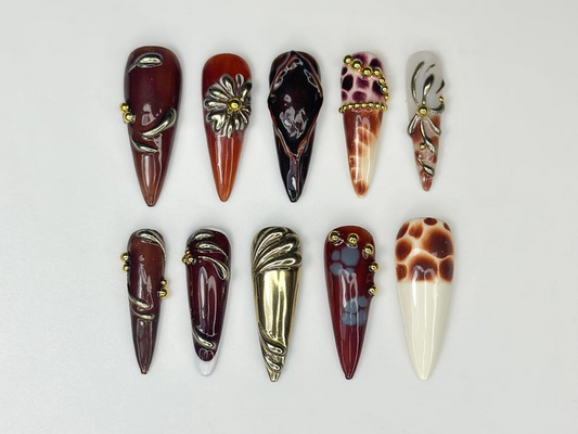 秋 Luxe ネイルチップ｜Dark レッド & メタリック ゴールド ネイルアート｜ハンドメイド ゴシック Glam ネイル｜ロング スティレット Nail｜上品 秋 Vibe｜JB173HK