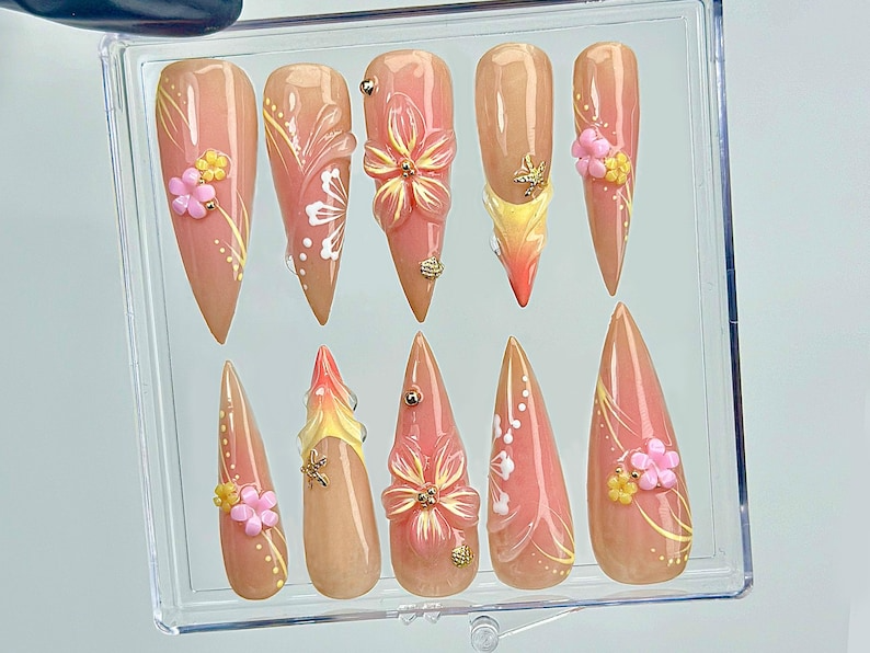 Sunset Blossom Whisper ネイルチップ｜3D パステル フラワー ネイルアート｜上品 ヌーディー & Coral Tones｜ハンドメイド オンブレ フラワー ネイル｜HC999EK