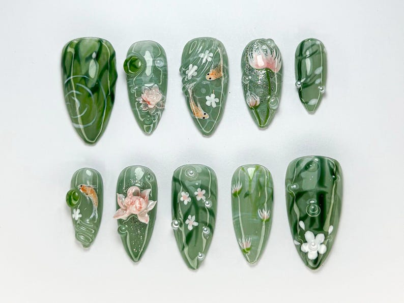 グリーン フォレスト Koi ネイルチップ｜ハンドメイド 鯉 ネイルセット｜グリーン フラワー & Marble ネイルチップ｜Glossy Press・On ネイルセット｜JB723HK