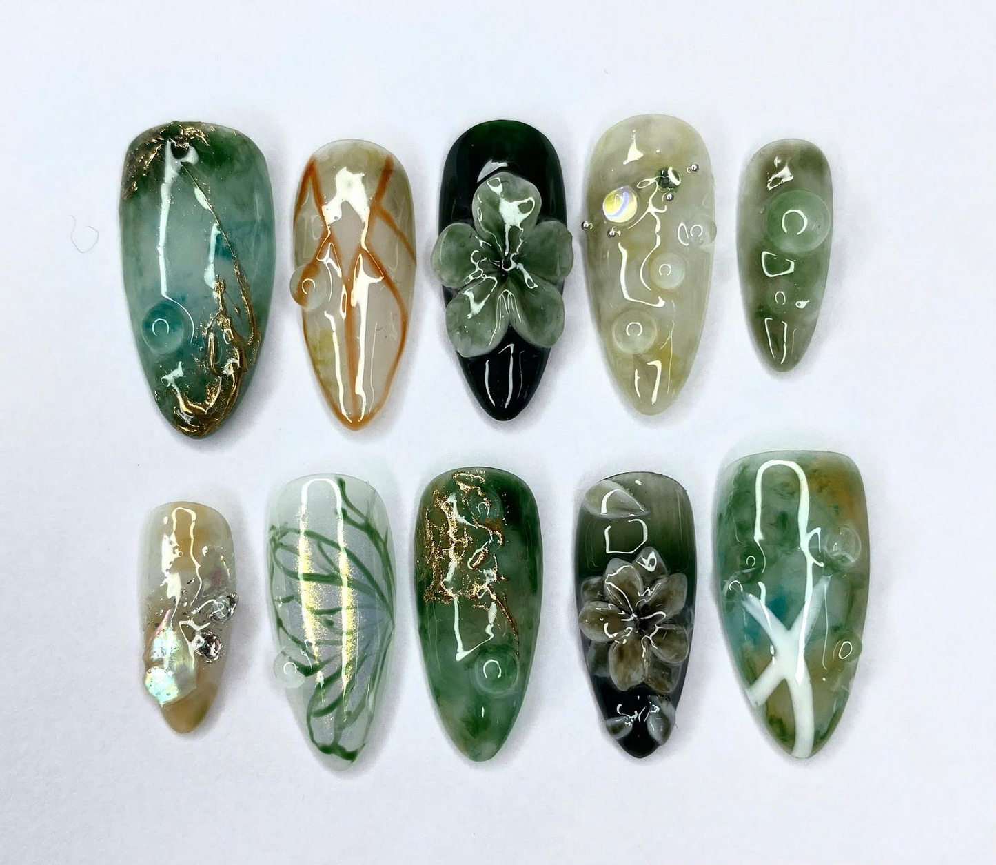 ハンドメイド Jade ネイルチップ｜Glossy グリーン Botanical ネイル｜上品 Stone Look ネイル｜ゴールド Marble Accents｜3D ネイルセット
