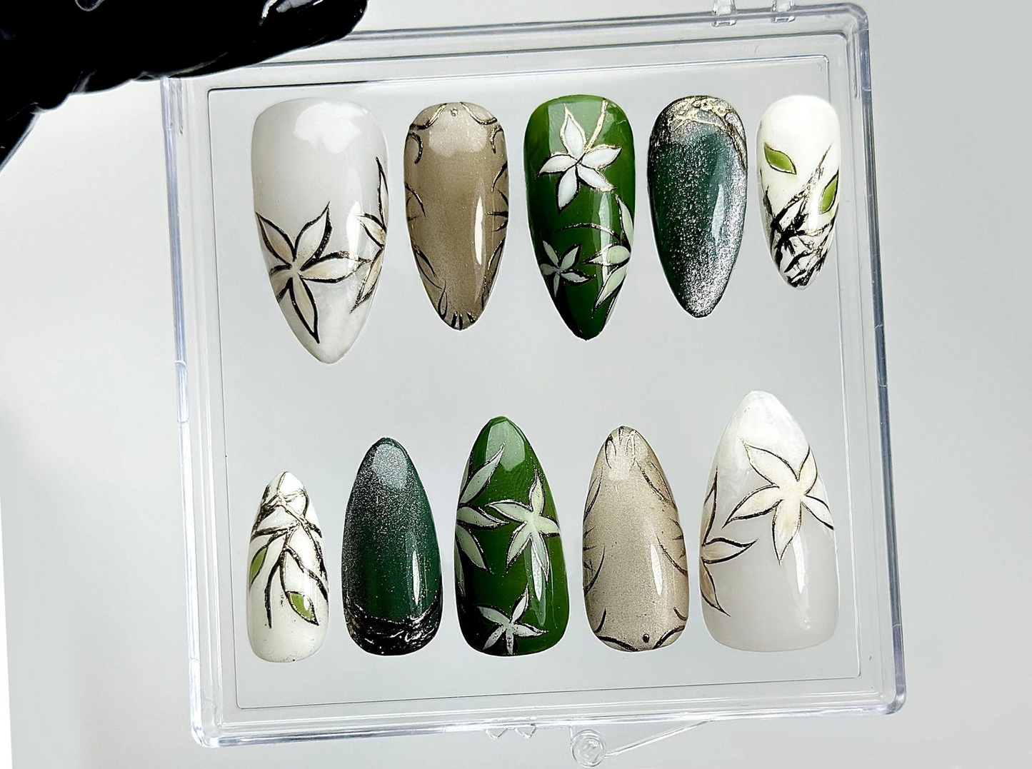 Jade Garden Serenity ネイルチップ｜Chinese Ink Painting Style｜Lotus Bloom & Jade Charm ネイル｜上品 フラワー ネイルアート｜HB1018EK