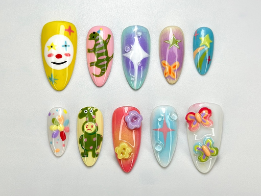 遊び心のある クラウン ネイルチップ｜手描き Fantasy ネイルアート｜華やか & Bright ネイルセット｜Circus クラウン ネイル｜Funky Festival Nail｜JC697HK
