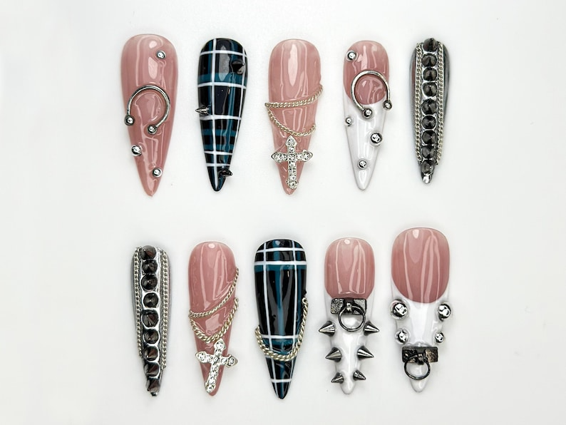 パンク Cross Chain ネイルチップ｜ゴシック チェック ネイルアート｜Spiked Pierced パンク ネイル｜ブラック ホワイト シルバー ネイルチップ｜Edgy ネイルセット｜JC864HK