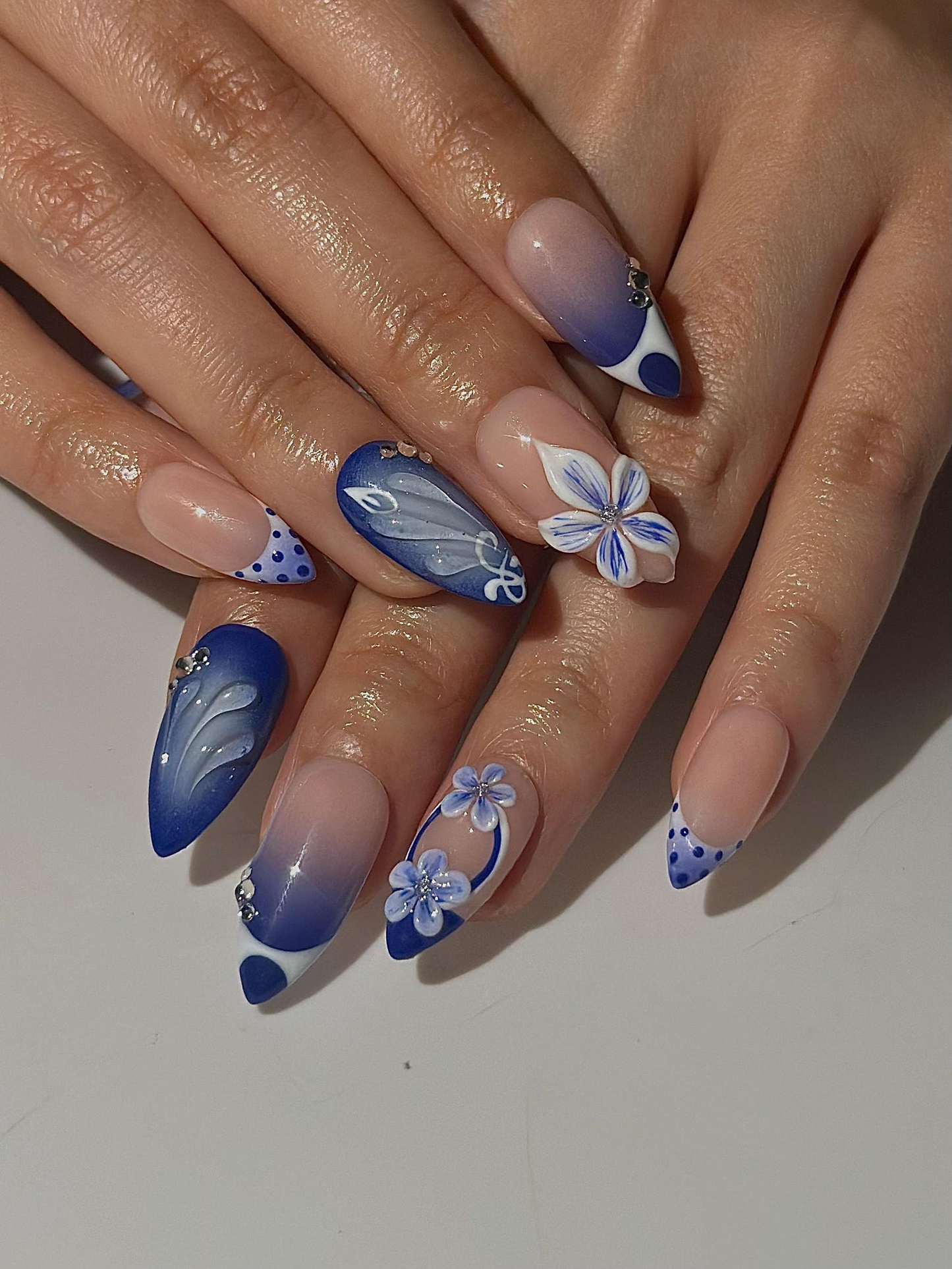 ブルー フラワー フレンチチップ ネイルチップ｜Hand Painted フラワー ネイル｜上品 ブルー オンブレ ネイル｜ハンドメイド ネイルチップ｜DC1036HC