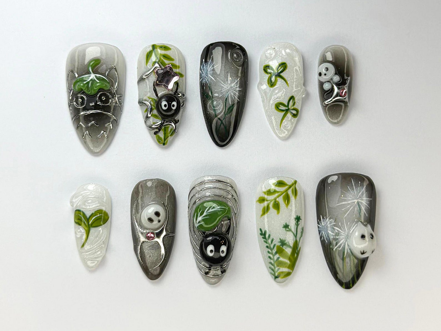 遊び心のある フォレスト Totoro ネイルチップ｜Totoro・風 ハンドメイド ネイルs｜Totoro & Soot Spirit Nail Design｜ハンドメイド Fantasy Nail｜JB719HC
