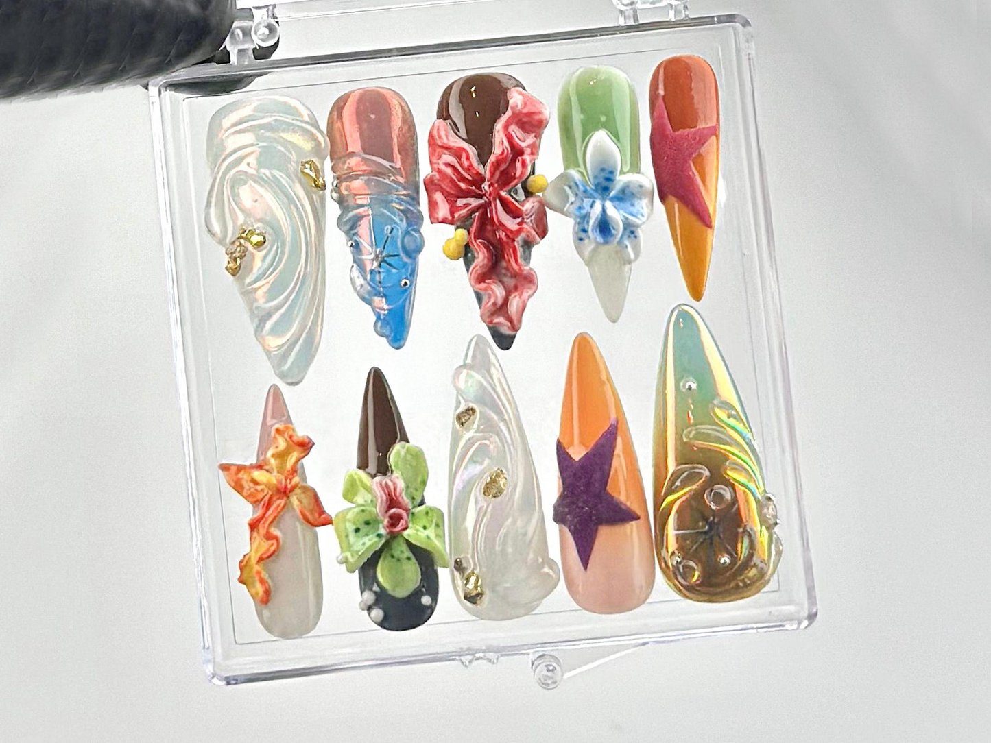 Bespoke 3D ネイルチップ｜3Dフラワー and メタリック Accents ネイルアート｜Trendy Sculptural ネイルチップ｜Secret Garden Nail Polish｜HB630YV