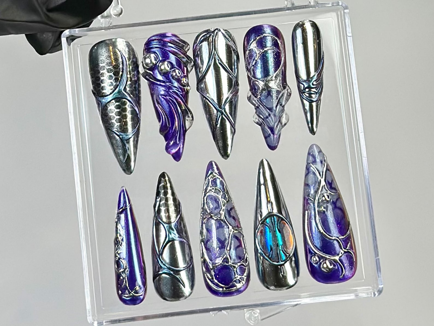 ゴシック クローム ネイルチップ｜Holographic ゴシック ネイルチップ｜メタリック スティレット ネイルアート｜Alternative Cyberパンク ネイル｜Y2K ネイル｜HC771YC