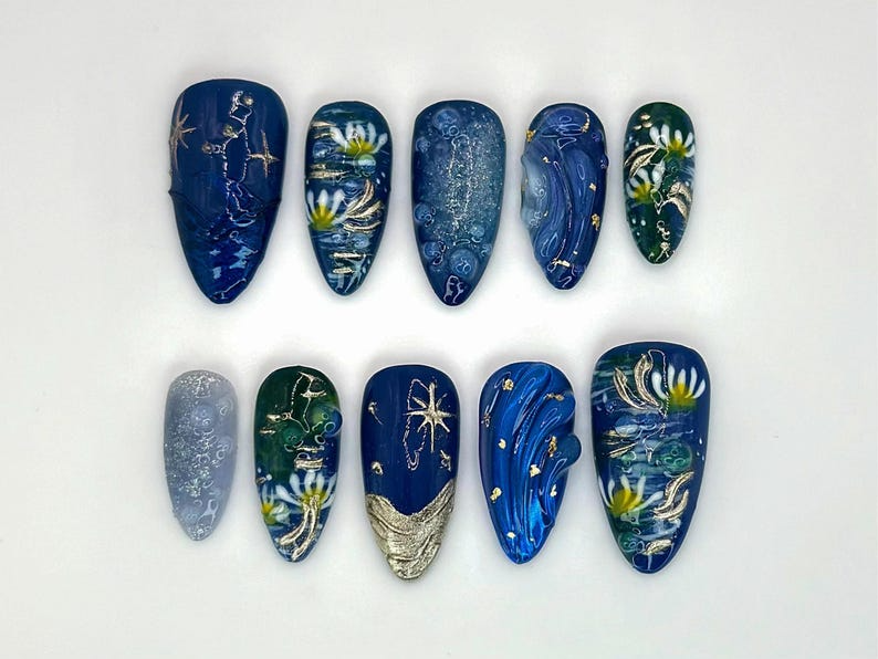 Midnight Daisy Garden ネイルアート｜Handpainted ブルー Ocean Waves & スターfish ネイル｜Ocean Themed ネイルアート with ゴールド Accents｜JC531HC