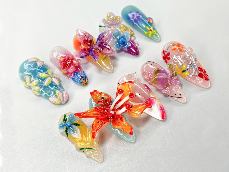 Colorful 3Dフラワー ネイルチップ｜Garden・Themed フラワー & バタフライ Design｜遊び心のある バタフライ ネイルアート｜ハンドメイド Blooming Nail｜JA686HC