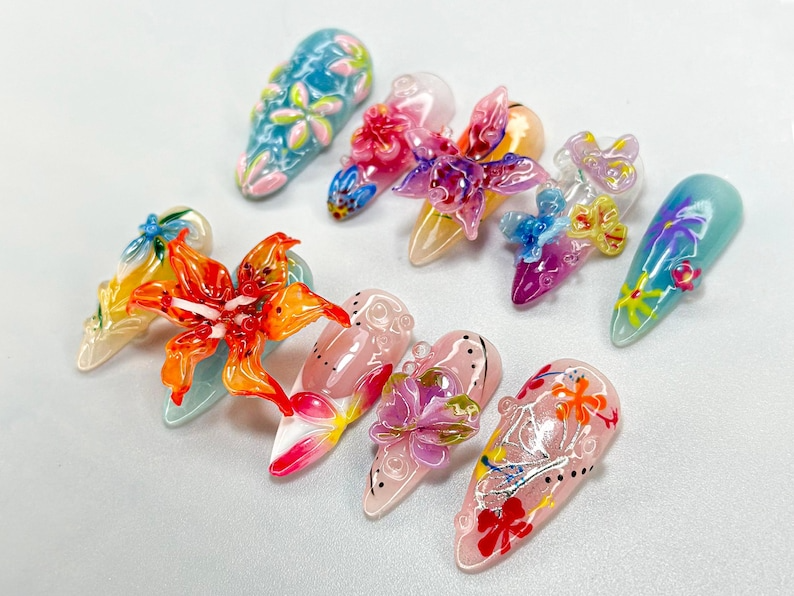 Colorful 3Dフラワー ネイルチップ｜Garden・Themed フラワー & バタフライ Design｜遊び心のある バタフライ ネイルアート｜ハンドメイド Blooming Nail｜JA686HC