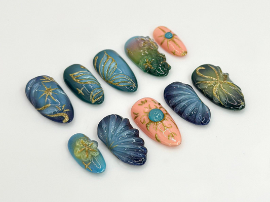 上品 洗練された バタフライ ネイルチップ｜Celestial Nail with ゴールド and ブルー Accents｜ブルー and ゴールド バタフライ ネイルアート with 3D Details｜JC642HK