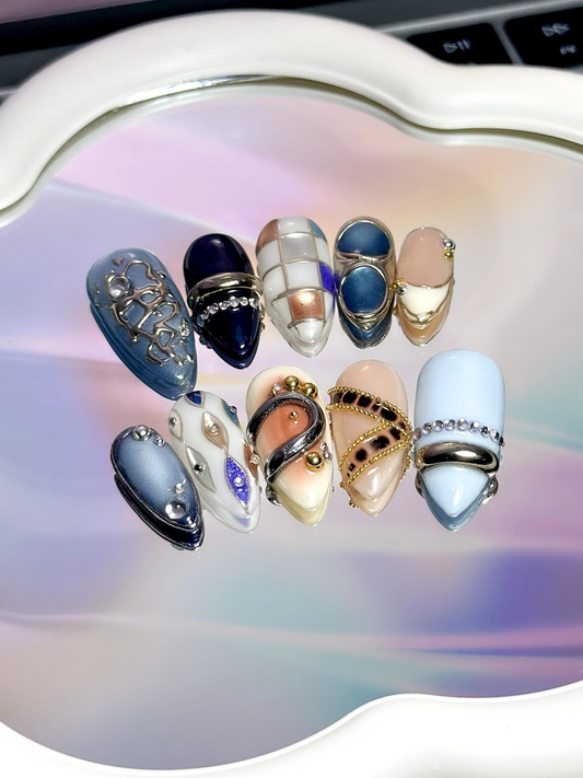 上品 ブルー シルバー ネイルチップ｜ヌーディー Gilded Ring ネイルアート｜ヌーディー & Steel Statement ネイル｜High Fashion アーモンド ネイル｜JB1023EC