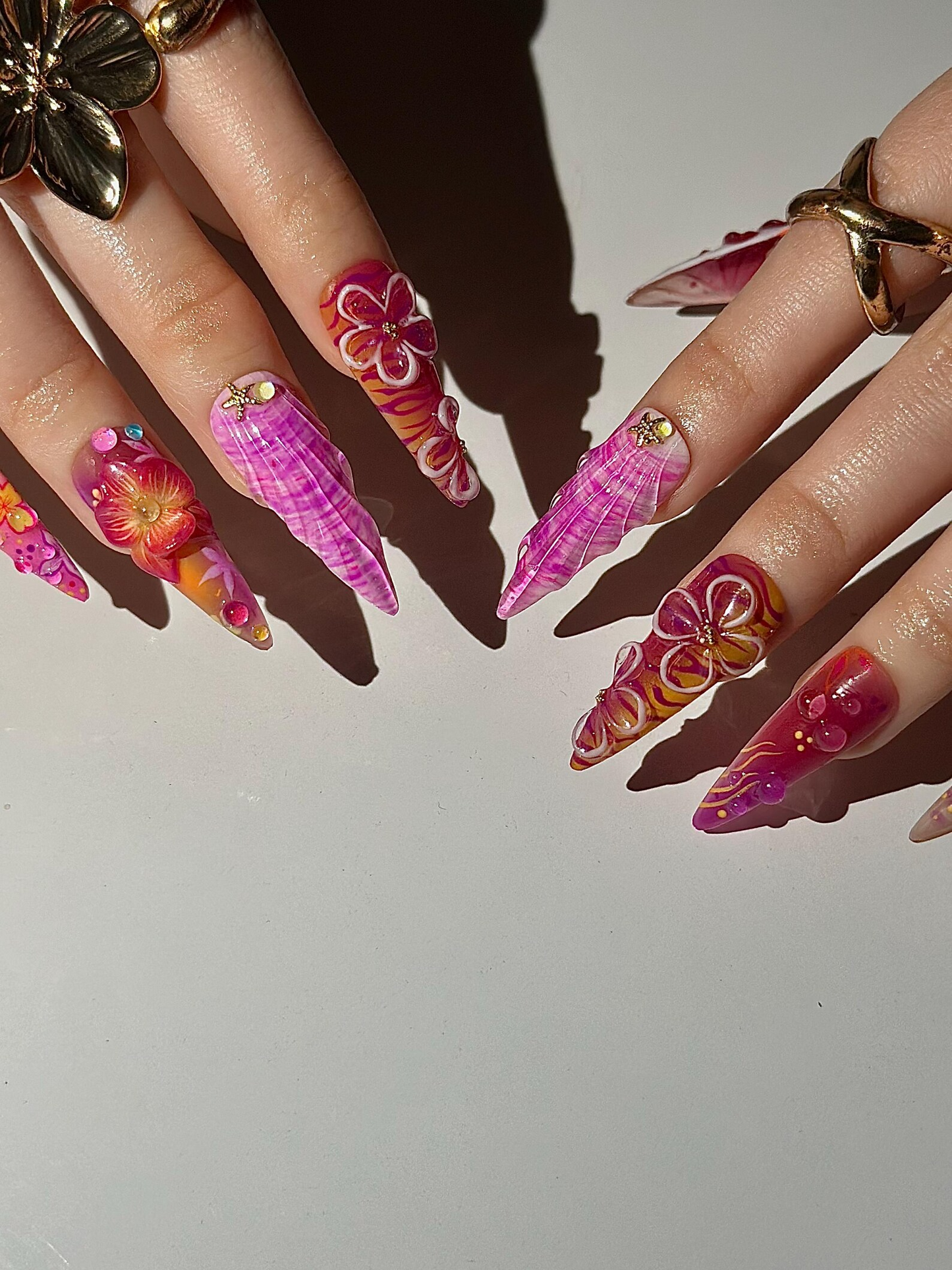 Midnight Sun Aesthetic ネイルチップ, 3D パープル Seashell and Hibiscus フラワー ネイル, Maximalist Tropical Y2K 上品 ネイルチップ, HB1287HK