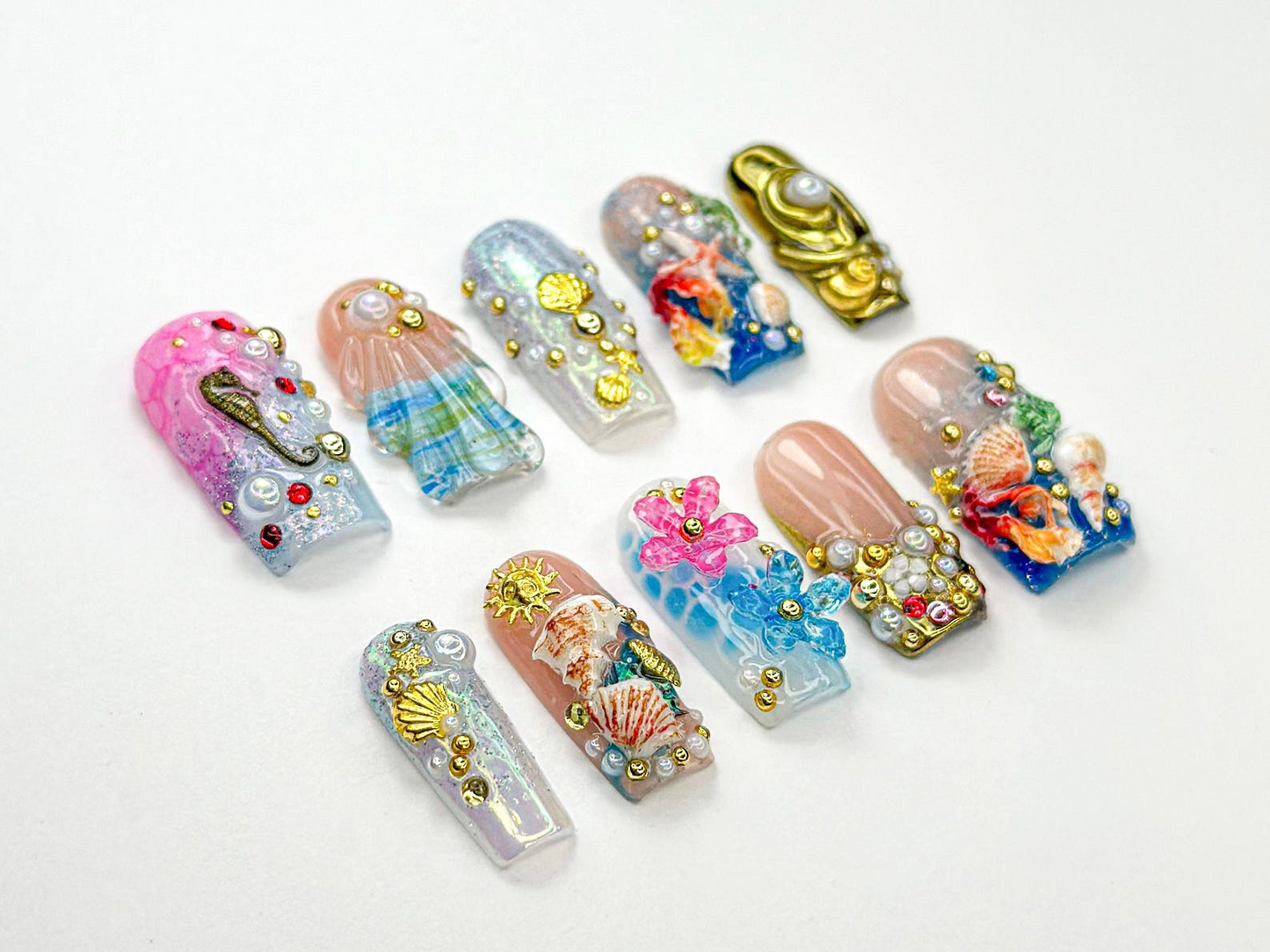 3D Seashells 夏 ネイルチップ｜ロング スクエア Beach ネイル in ヌーディー｜ホワイト and ゴールド Tones for Coastal 夏 Vibe｜ホリデー Nail｜JB895HC