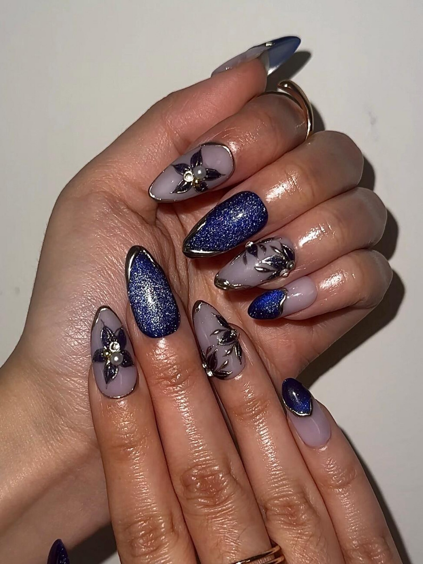 ブルー Sapphire フラワー ネイルチップ for Night Party｜Dark ブルー グリッター ネイル｜上品 クリスタル ネイルチップ｜Sophistiキャットed ネイル｜DB1010HC
