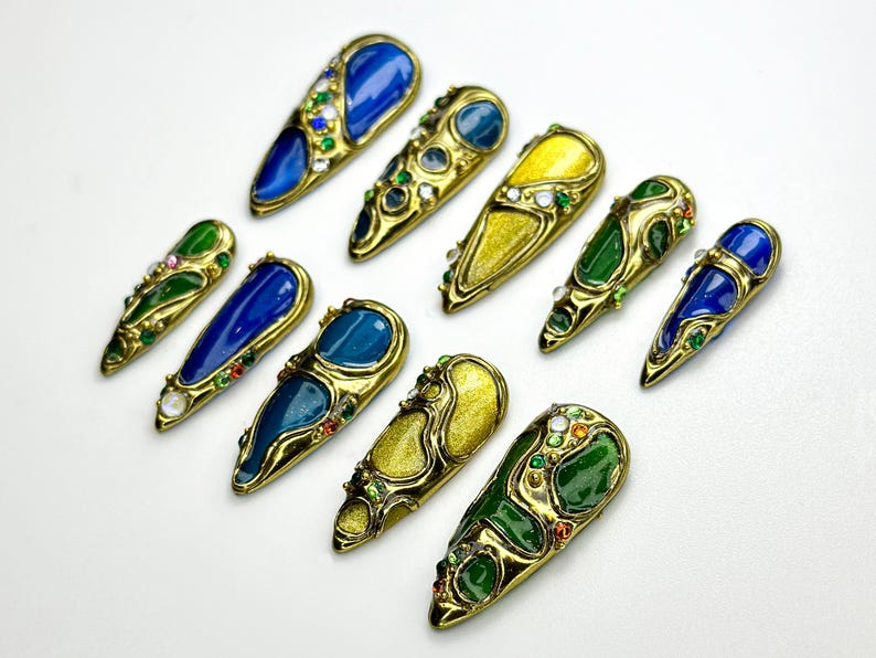 上品 ビジュー ネイルチップ｜ブルー, グリーン & Amber Enamel Stones Detail｜Jewel・Encrusted ネイルセット｜ゴールド Jewel ネイルアート｜JB790HC