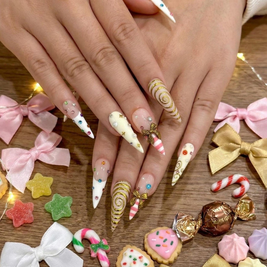 ゴールド Swirl かわいい Press On Nail｜Playful 上品 ネイルアート｜Creative Candy Swirl ネイル｜ハンドメイド アーティスティック Candy ネイル Set｜JB268EC