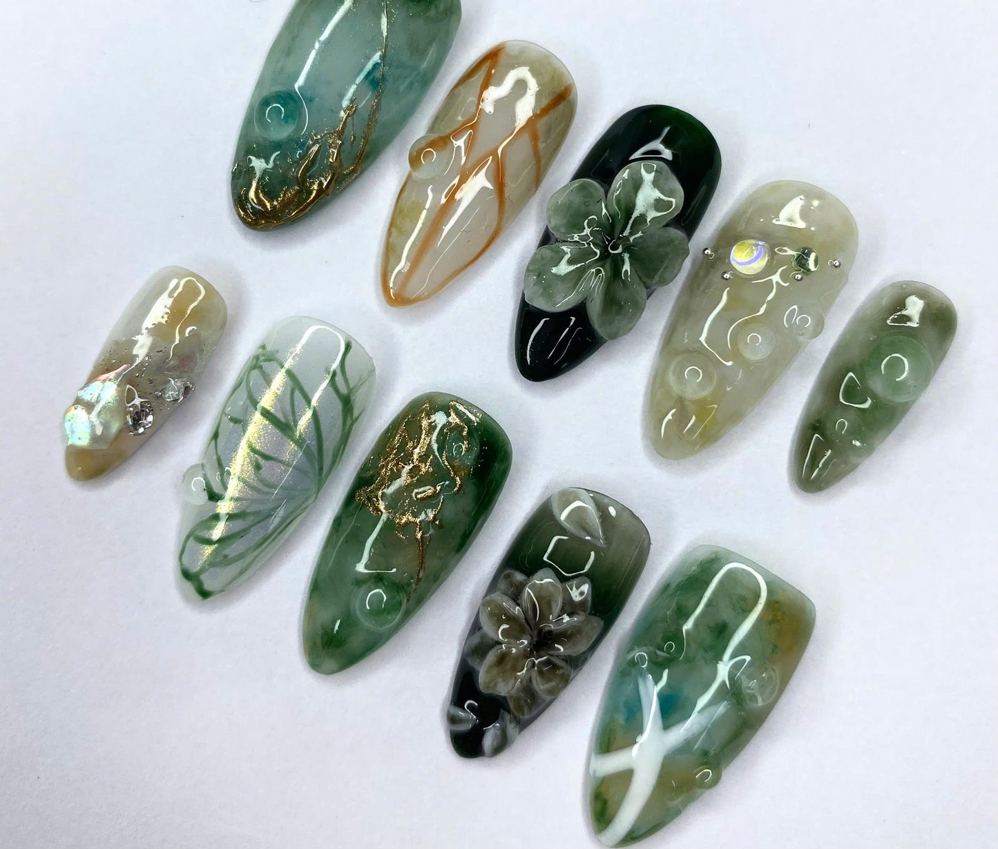 ハンドメイド Jade ネイルチップ｜Glossy グリーン Botanical ネイル｜上品 Stone Look ネイル｜ゴールド Marble Accents｜3D ネイルセット