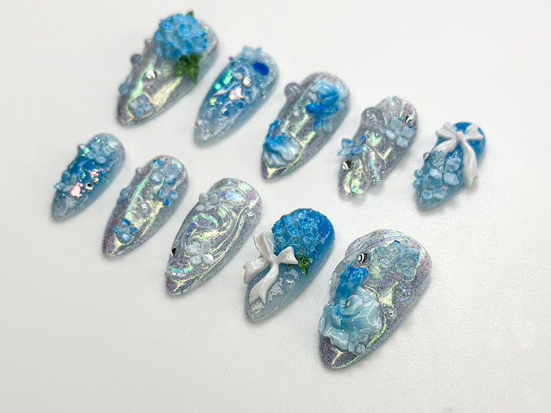 Iridescent ブルー Garden ネイルチップ｜3Dフラワー グリッター ネイル｜上品 ブルー ネイルチップ｜ハンドメイド ロマンティック Bridal Set｜JB774HC