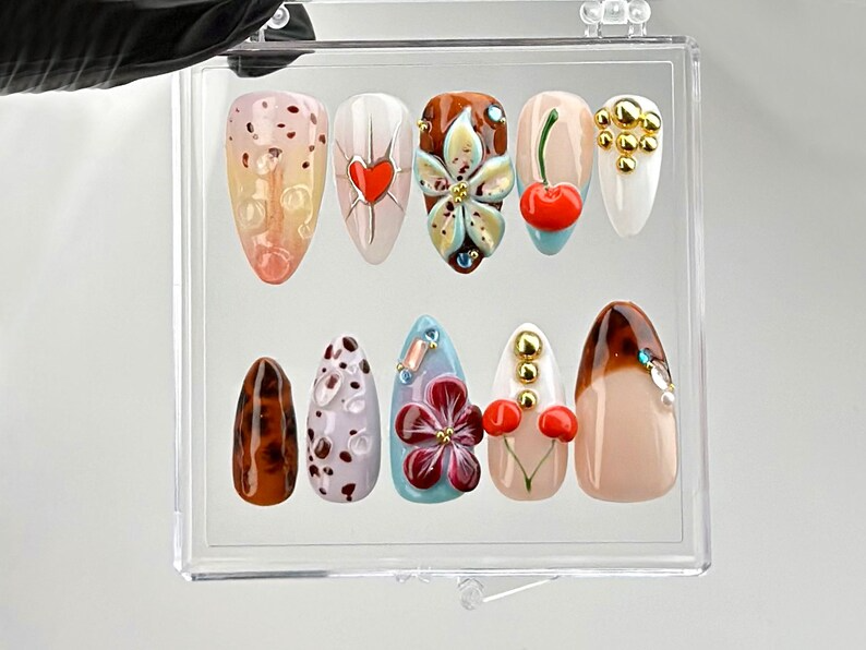 ホリデー Sparkle ネイルチップ｜レッド And ホワイト クリスタル Embellished ネイルチップ｜夏 Wonderland ネイルチップ｜上品 ネイルチップ｜HB624YC