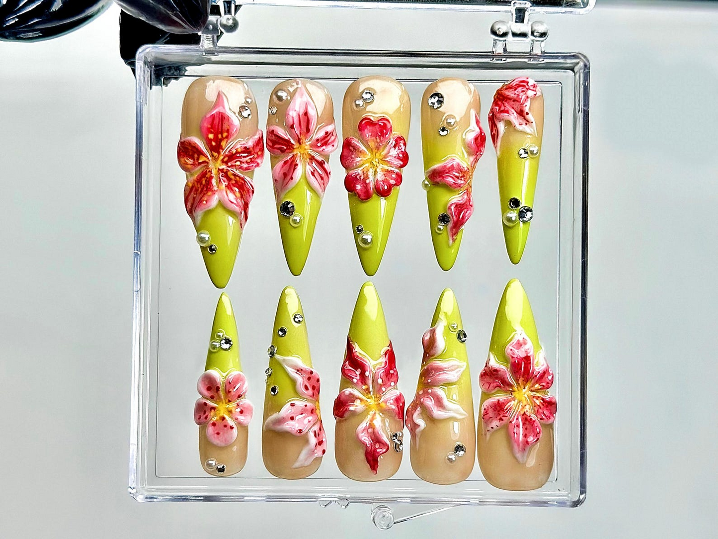 Lime Blossom Fantasy ネイルチップ｜3D Tropical フラワー ネイルアート｜Neon グリーン & ピンク オンブレ ネイル｜夏 Bloom スティレット ネイルチップ｜HB1019EK
