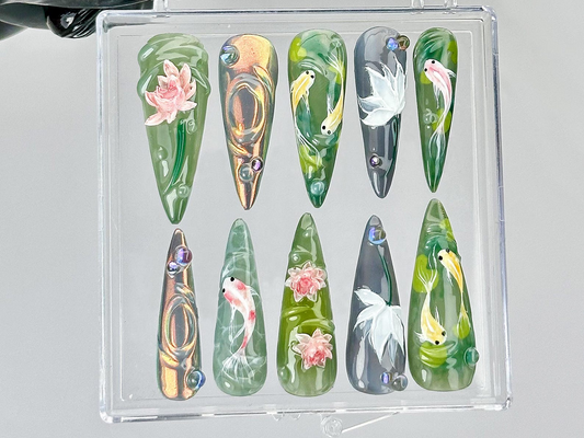 鯉 ネイルアート by Reaispace｜和風 Pond ネイルチップ｜Water Garden ネイルアート｜禅 風 ネイルチップ｜ナチュラル Aesthetic｜HB808YK