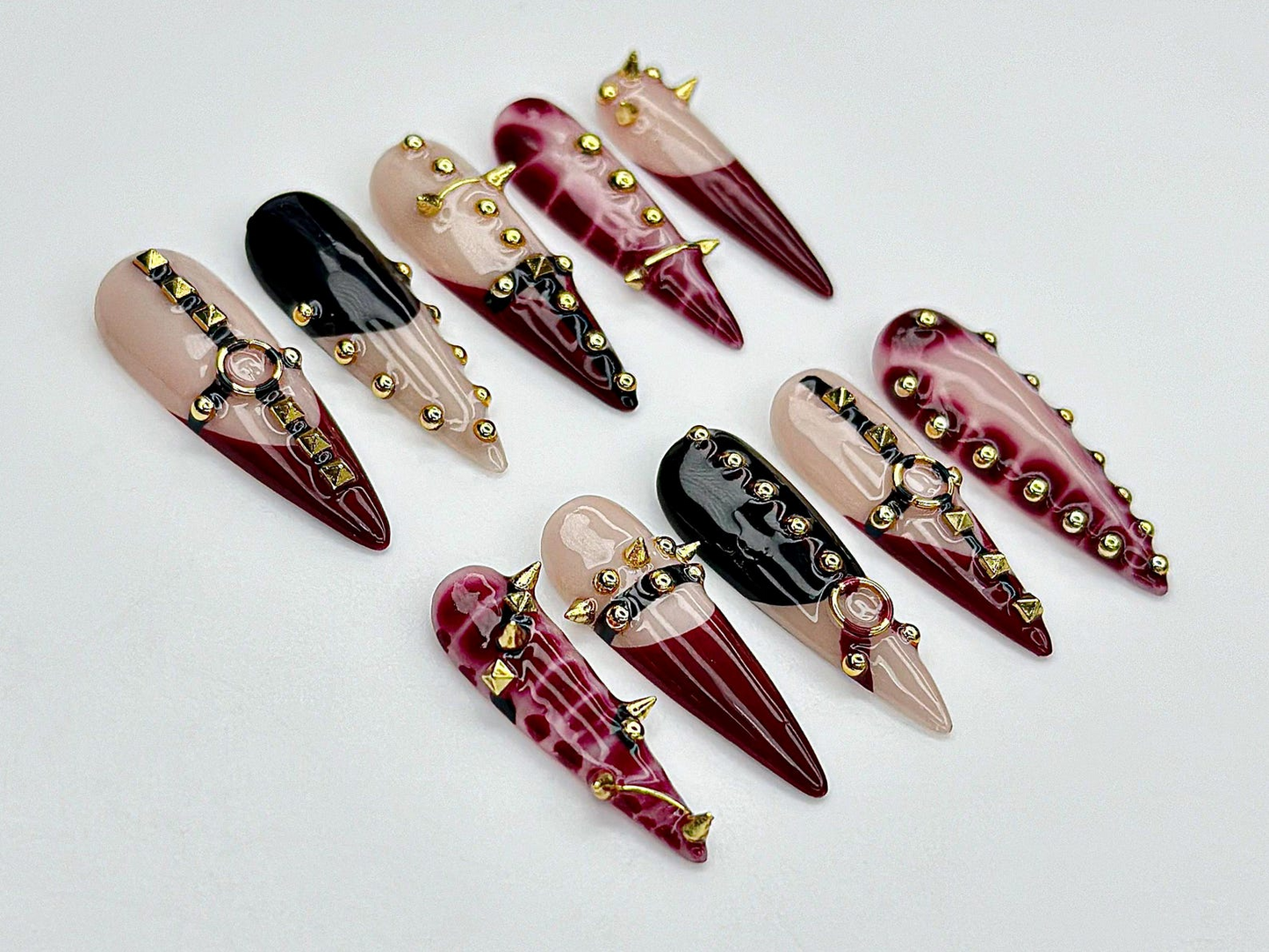 ハンドメイド ゴシック ネイルチップ｜Spiked, Studded レッド & ブラック ネイル｜パンク Statement ネイルアート｜JC968EP