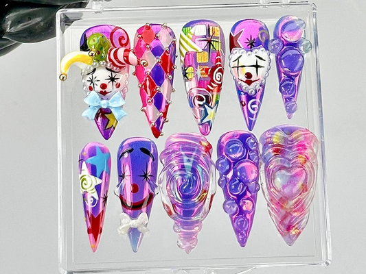 Carnival クラウン ネイルチップ by Reaispace｜3D Swirl & Mask ネイルチップ｜Harlequin 3D ネイルアート｜華やか クラウンcore ネイルチップ｜HB797YC