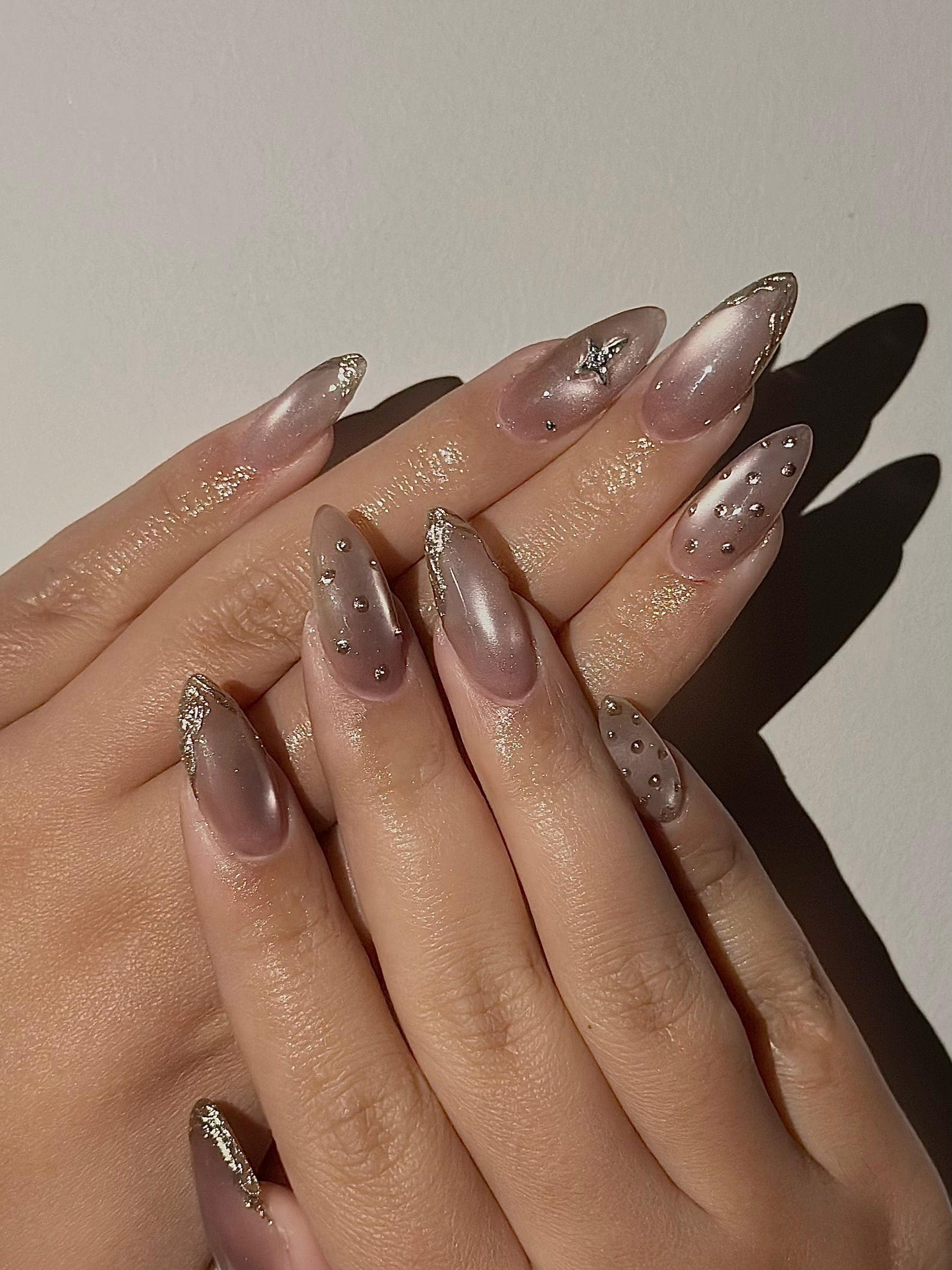上品 キャットアイ ネイルチップ, 上品 ゴールド Foil Trim ネイルチップ, 上品 ヌーディー Shimmer ネイル for ウェディング and Formal Events, HC1293HC