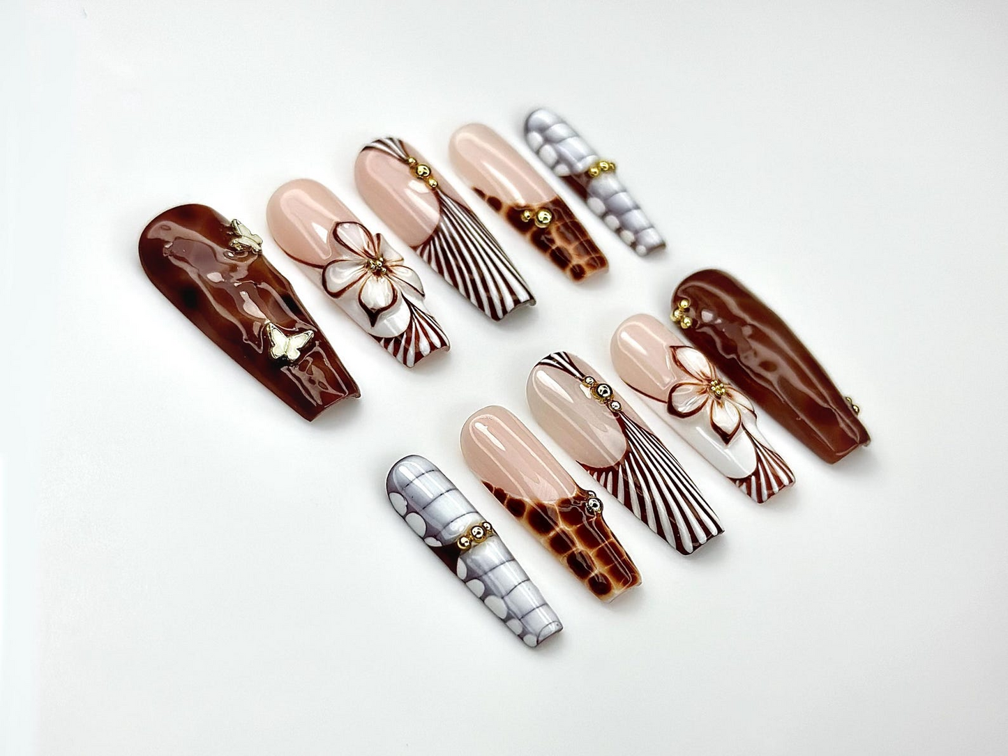 Caramel Elegance ネイルチップ｜ブラウン Marble 3D フラワー ネイル｜バタフライ Accent & Luxe Stripe Design｜秋 ロング Gel ネイル｜HB1003EC
