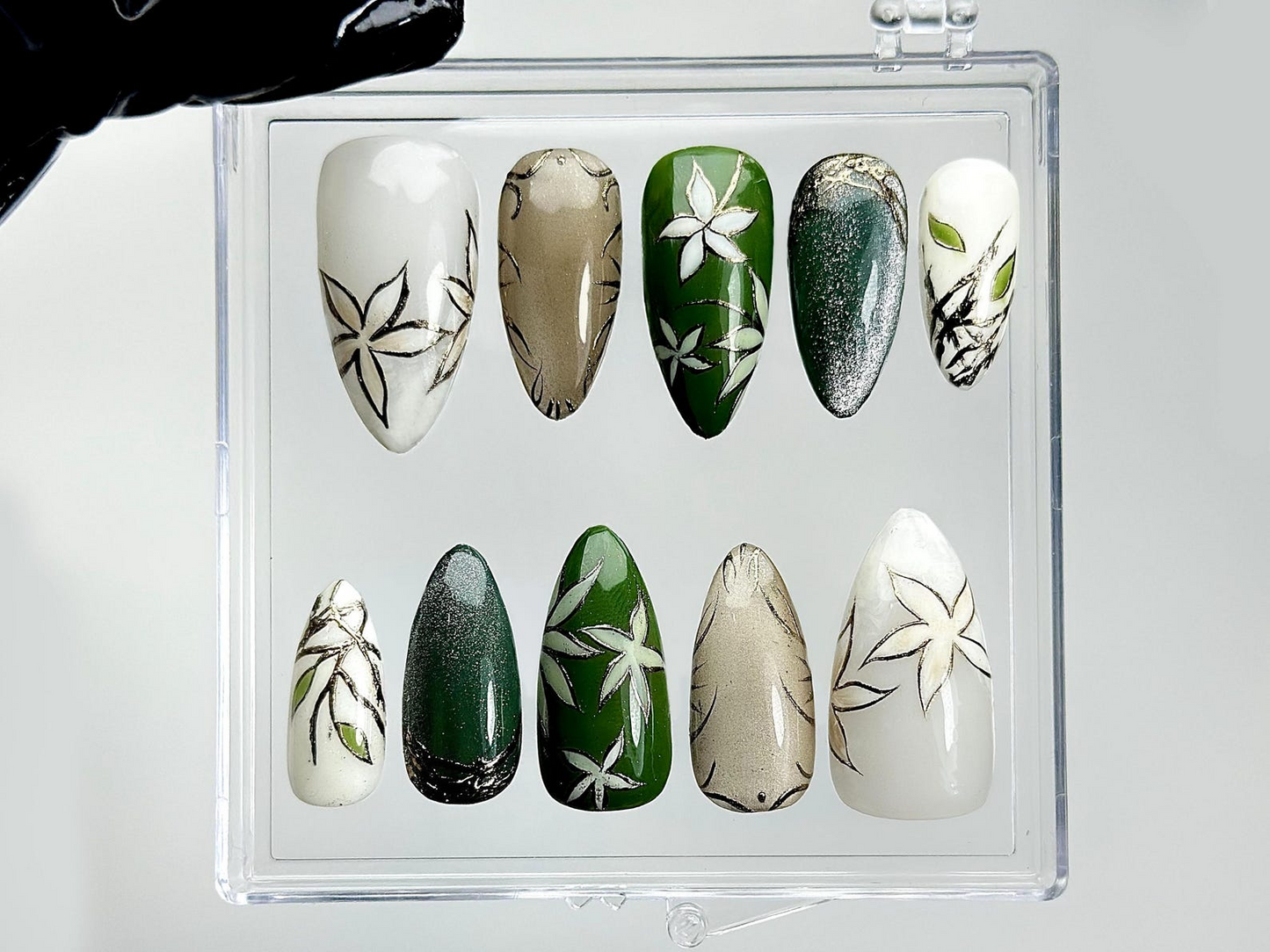 Jade Garden Serenity ネイルチップ｜Chinese Ink Painting Style｜Lotus Bloom & Jade Charm ネイル｜上品 フラワー ネイルアート｜HB1018EK