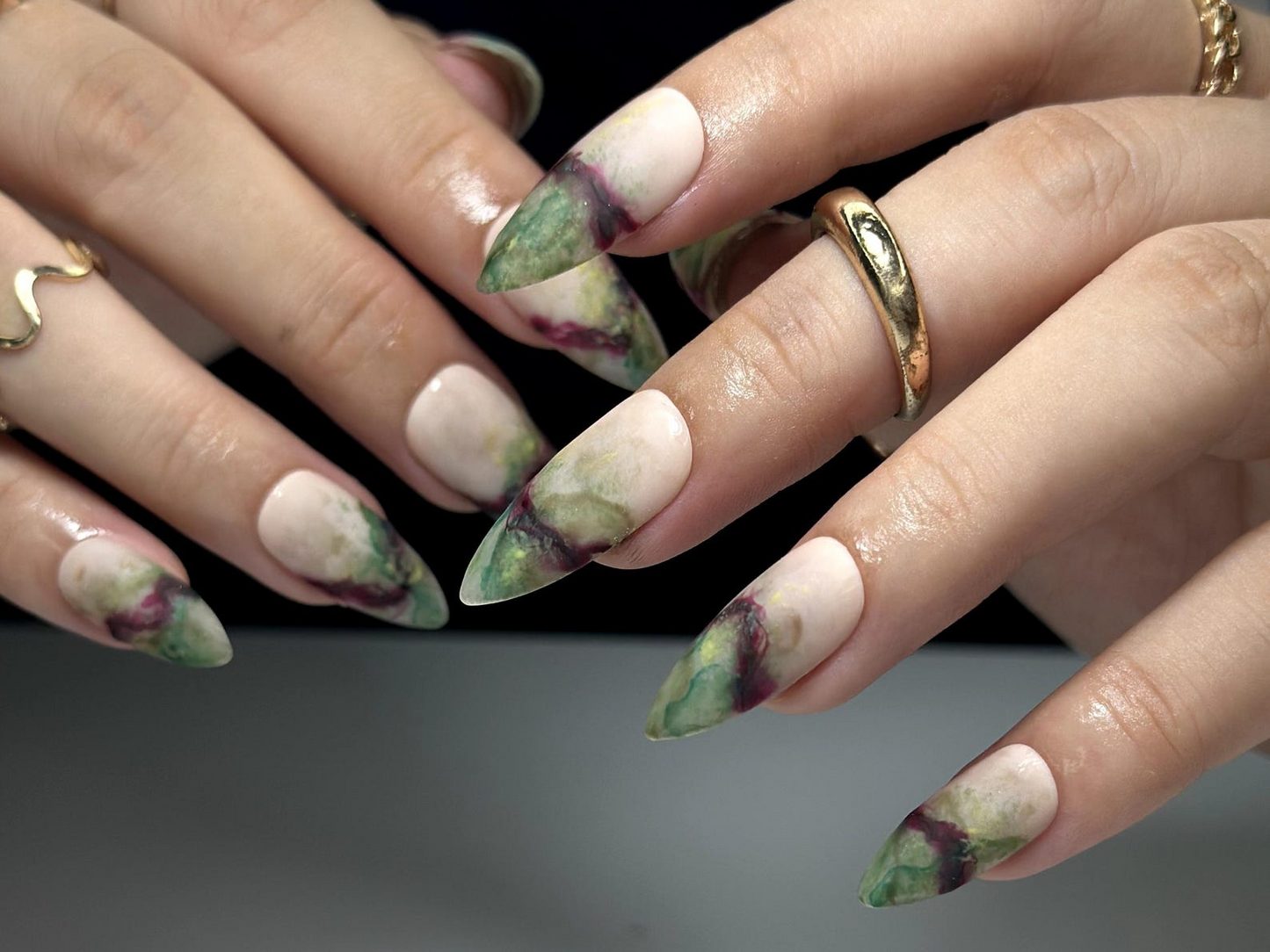 Mystic Jade Marble ネイルチップ｜Natural Stone・風 ネイルアート｜上品 グリーン & Burgundy Veins｜ユニーク ビジュー ネイルチップ｜HB1059EC