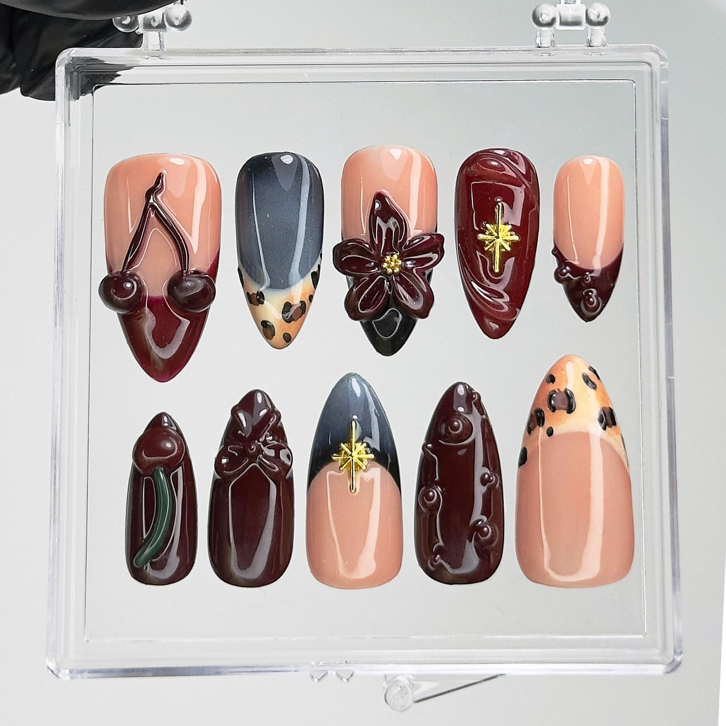 桜 Burgundy ネイルチップ｜3D チェリー ネイルチップ｜Dark レッド Leopard ネイルアート｜Leopard Print ネイルチップ｜上品 ネイル｜HC708YK